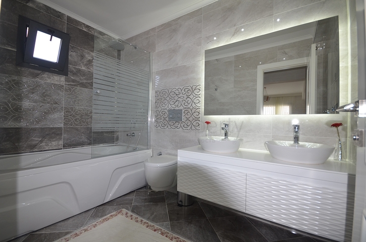 فيلا مستقلة - طابقين / اربع غرف نوم - في مدينة فتهية .