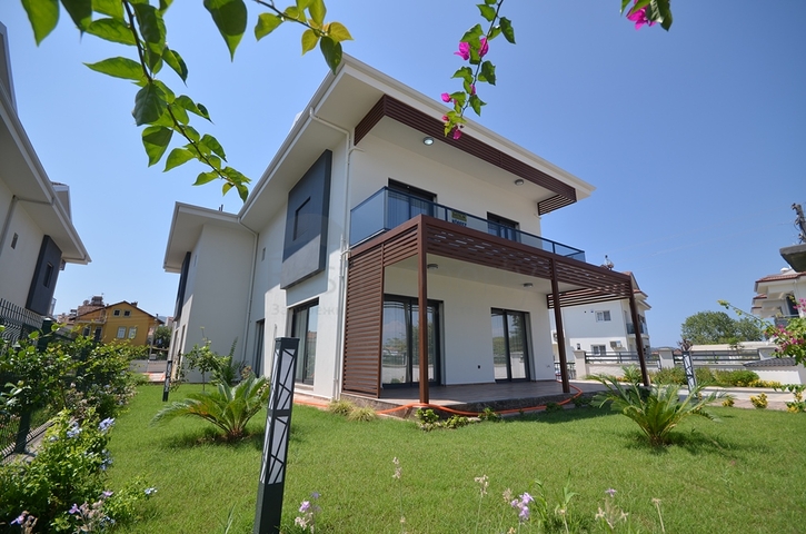 فيلا مستقلة - طابقين / اربع غرف نوم - في مدينة فتهية .