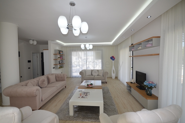 فيلا مستقلة - طابقين / اربع غرف نوم - في مدينة فتهية .