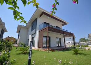 فيلا مستقلة - طابقين / اربع غرف نوم - في مدينة فتهية .