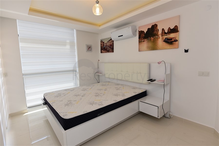 في مركز مدينة الانيا وعلى مسافة 150 متر من البحر - شقة 2 غرفة وصالة مفروشة . 