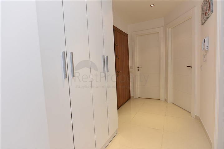 في مركز مدينة الانيا وعلى مسافة 150 متر من البحر - شقة 2 غرفة وصالة مفروشة . 