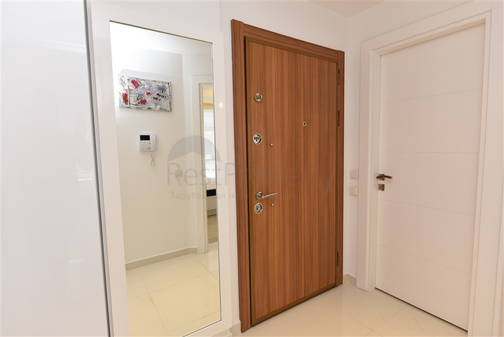 في مركز مدينة الانيا وعلى مسافة 150 متر من البحر - شقة 2 غرفة وصالة مفروشة . 