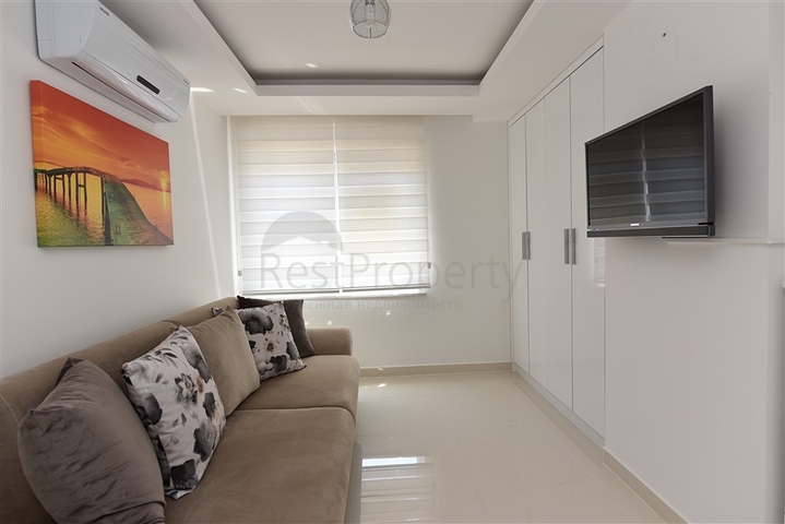 في مركز مدينة الانيا وعلى مسافة 150 متر من البحر - شقة 2 غرفة وصالة مفروشة . 