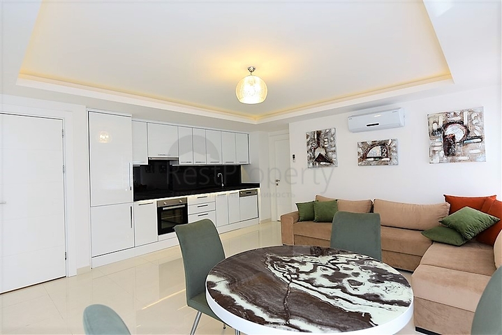 في مركز مدينة الانيا وعلى مسافة 150 متر من البحر - شقة 2 غرفة وصالة مفروشة . 