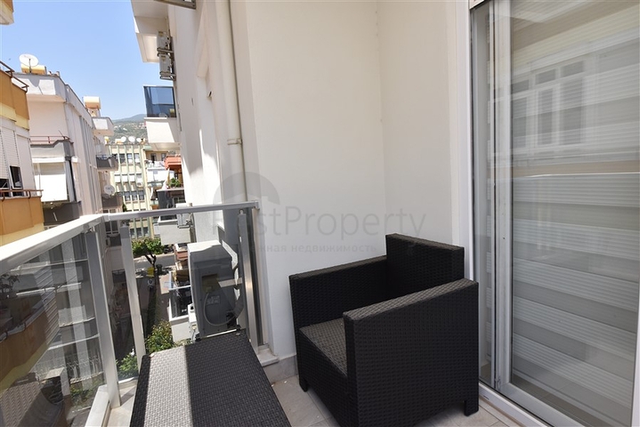 في مركز مدينة الانيا وعلى مسافة 150 متر من البحر - شقة 2 غرفة وصالة مفروشة . 