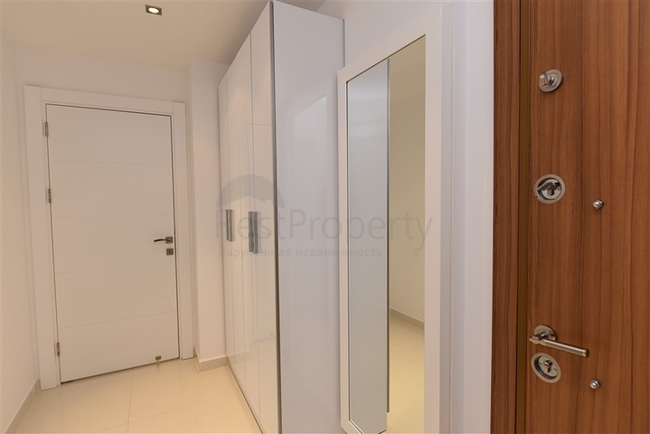 في مركز مدينة الانيا وعلى مسافة 150 متر من البحر - شقة 2 غرفة وصالة مفروشة . 