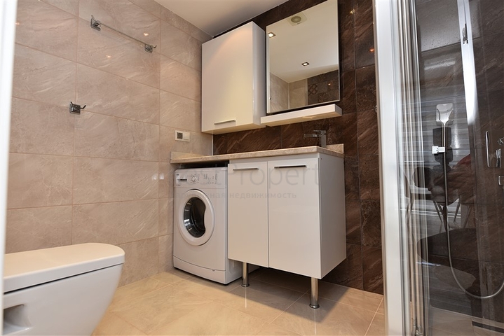 في مركز مدينة الانيا وعلى مسافة 150 متر من البحر - شقة 2 غرفة وصالة مفروشة . 