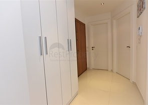 في مركز مدينة الانيا وعلى مسافة 150 متر من البحر - شقة 2 غرفة وصالة مفروشة . 