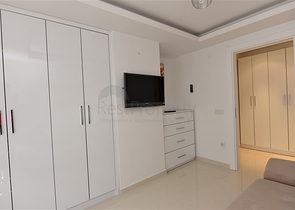 في مركز مدينة الانيا وعلى مسافة 150 متر من البحر - شقة 2 غرفة وصالة مفروشة . 