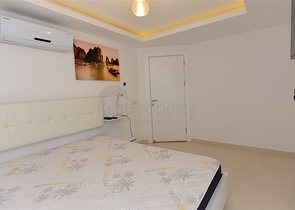 في مركز مدينة الانيا وعلى مسافة 150 متر من البحر - شقة 2 غرفة وصالة مفروشة . 