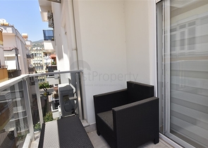 في مركز مدينة الانيا وعلى مسافة 150 متر من البحر - شقة 2 غرفة وصالة مفروشة . 