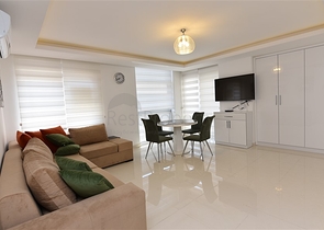 في مركز مدينة الانيا وعلى مسافة 150 متر من البحر - شقة 2 غرفة وصالة مفروشة . 