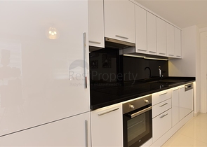 في مركز مدينة الانيا وعلى مسافة 150 متر من البحر - شقة 2 غرفة وصالة مفروشة . 