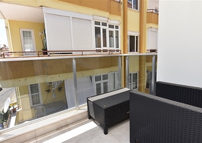 في مركز مدينة الانيا وعلى مسافة 150 متر من البحر - شقة 2 غرفة وصالة مفروشة . 