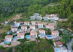 مشروع فلل حديثة - اطلالة بحر وقلعة - امكانية الدفع بالاقساط / الانيا 