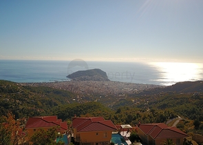 مشروع فلل حديثة - اطلالة بحر وقلعة - امكانية الدفع بالاقساط / الانيا 