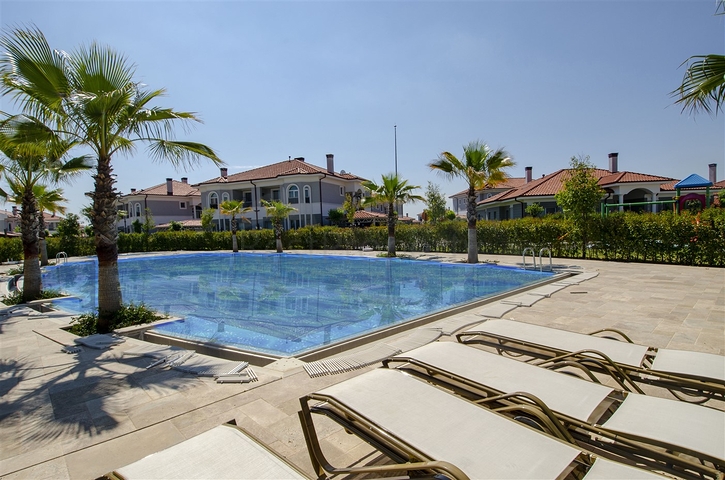 فيلا 3 + 1 في مجمع في منطقة دوشيمالتي أنطاليا