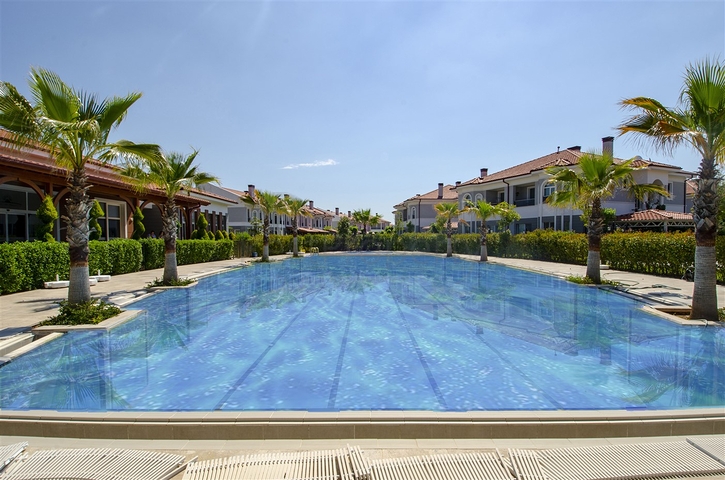 فيلا 3 + 1 في مجمع في منطقة دوشيمالتي أنطاليا