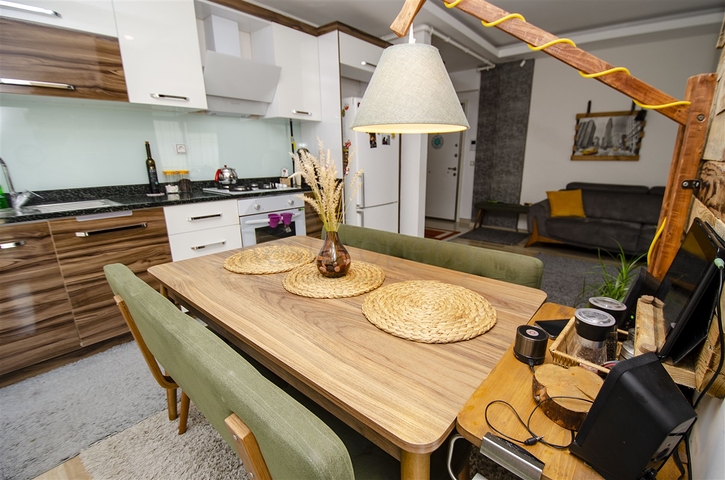 شقة من غرفتي نوم مع أثاث في كونيالتي أنطاليا