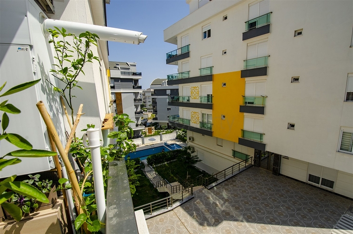 شقة من غرفتي نوم مع أثاث في كونيالتي أنطاليا