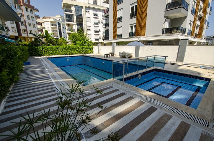 شقة من غرفتي نوم مع أثاث في كونيالتي أنطاليا