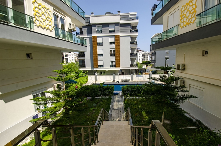 شقة من غرفتي نوم مع أثاث في كونيالتي أنطاليا