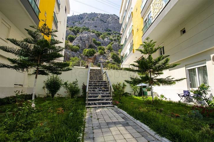 شقة من غرفتي نوم مع أثاث في كونيالتي أنطاليا