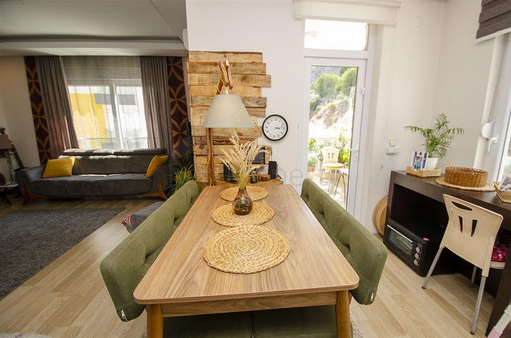 شقة من غرفتي نوم مع أثاث في كونيالتي أنطاليا