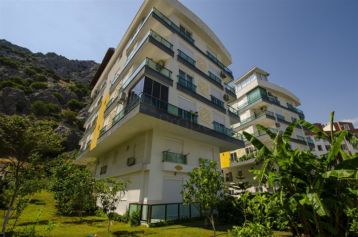 شقة من غرفتي نوم مع أثاث في كونيالتي أنطاليا