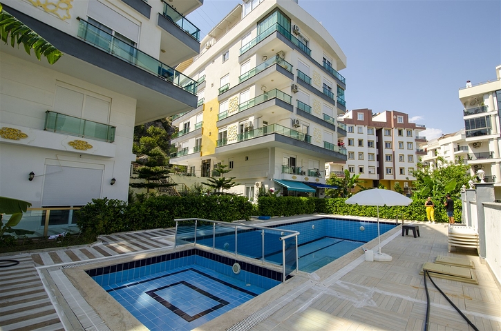 شقة من غرفتي نوم مع أثاث في كونيالتي أنطاليا