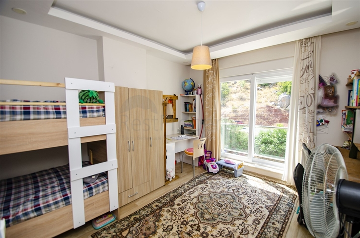 شقة من غرفتي نوم مع أثاث في كونيالتي أنطاليا