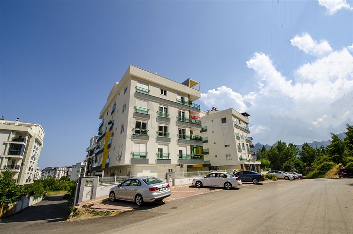 شقة من غرفتي نوم مع أثاث في كونيالتي أنطاليا