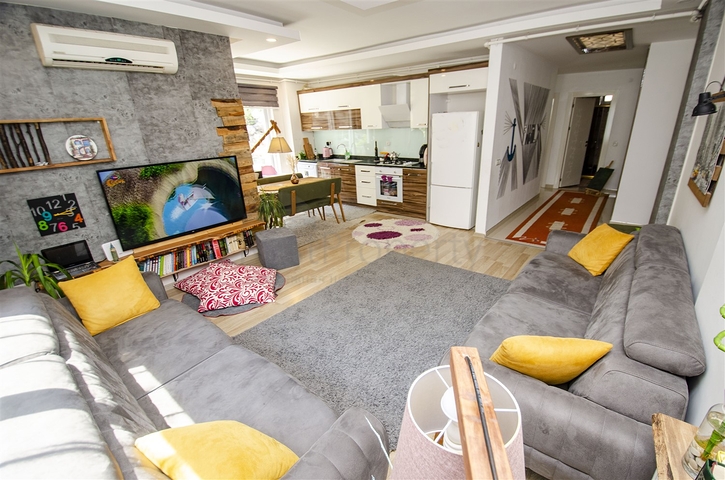 شقة من غرفتي نوم مع أثاث في كونيالتي أنطاليا