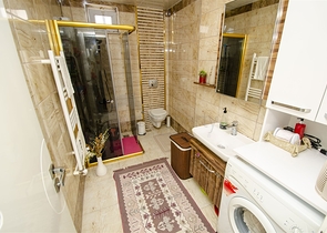 شقة من غرفتي نوم مع أثاث في كونيالتي أنطاليا