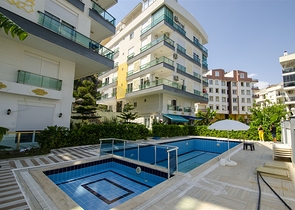 شقة من غرفتي نوم مع أثاث في كونيالتي أنطاليا