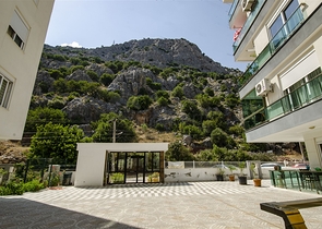 شقة من غرفتي نوم مع أثاث في كونيالتي أنطاليا