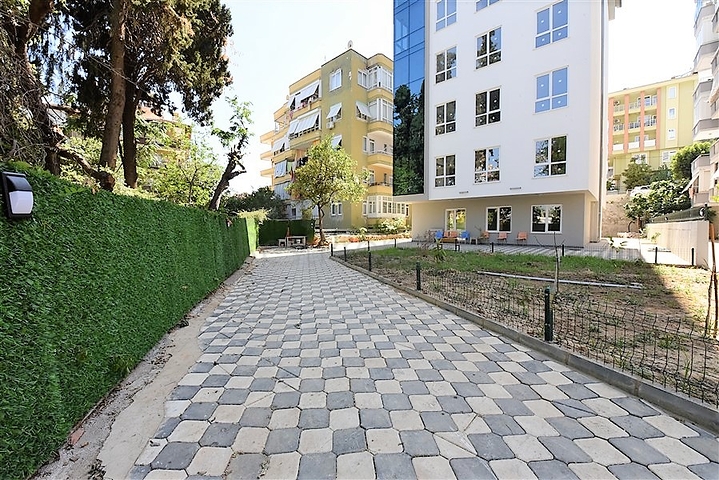 شقق عائلية واسعة - مجمع قيد الانشاء - امكانية التقسيط - مركز الانيا 