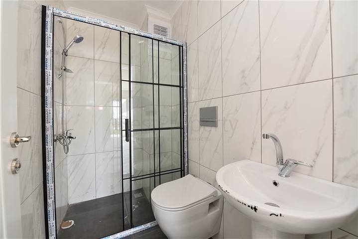 شقق عائلية واسعة - مجمع قيد الانشاء - امكانية التقسيط - مركز الانيا 