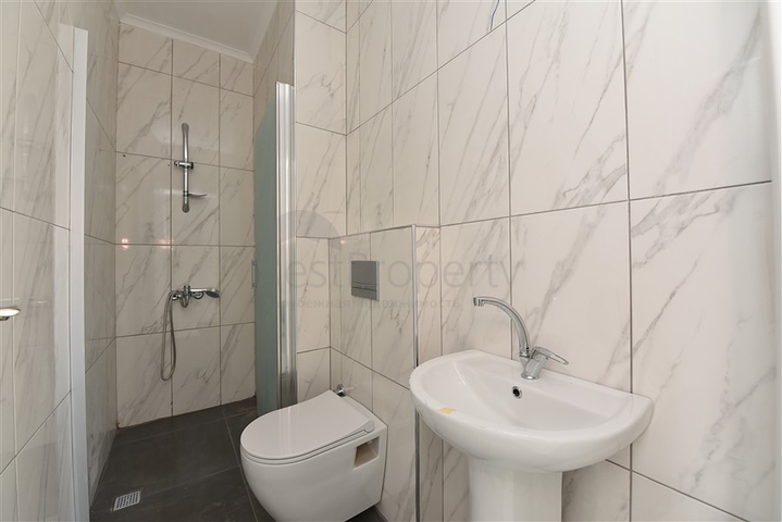 شقق عائلية واسعة - مجمع قيد الانشاء - امكانية التقسيط - مركز الانيا 