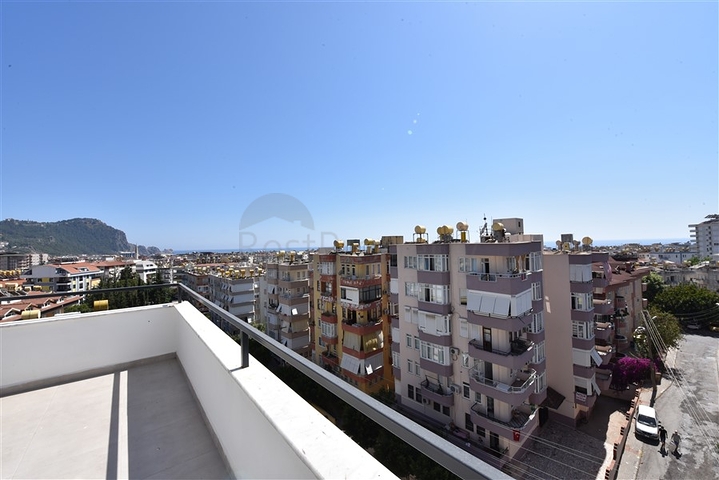 شقق عائلية واسعة - مجمع قيد الانشاء - امكانية التقسيط - مركز الانيا 