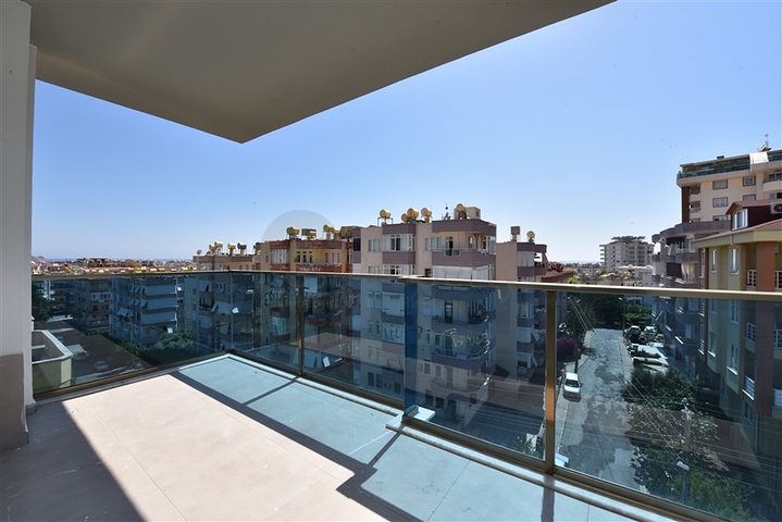 شقق عائلية واسعة - مجمع قيد الانشاء - امكانية التقسيط - مركز الانيا 