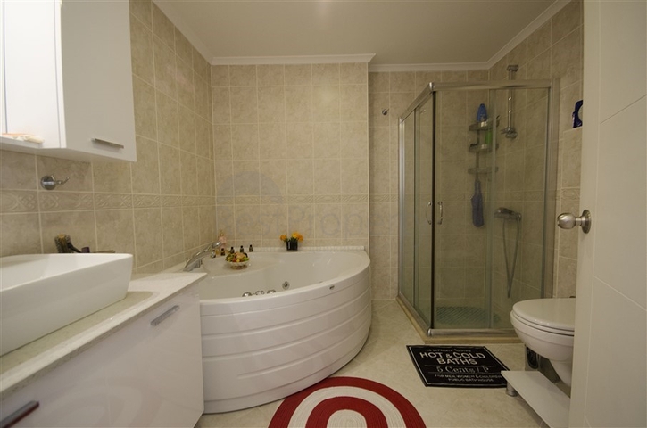 شقة عائلية مفروشة - ضمن مجمع يضم كافة الخدمات -منطقة جيكجلي المركزية / الانيا 