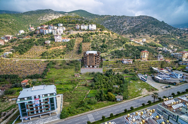 في مركز الانيا وعلى تلة مرتفعة - مجمع قيد الانشاء - بالاقساط 