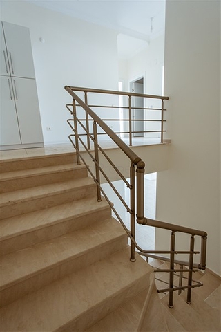 دوبلكس واسعة - مجمع عائلي بامتياز - في منطقة اوبا / الانيا 