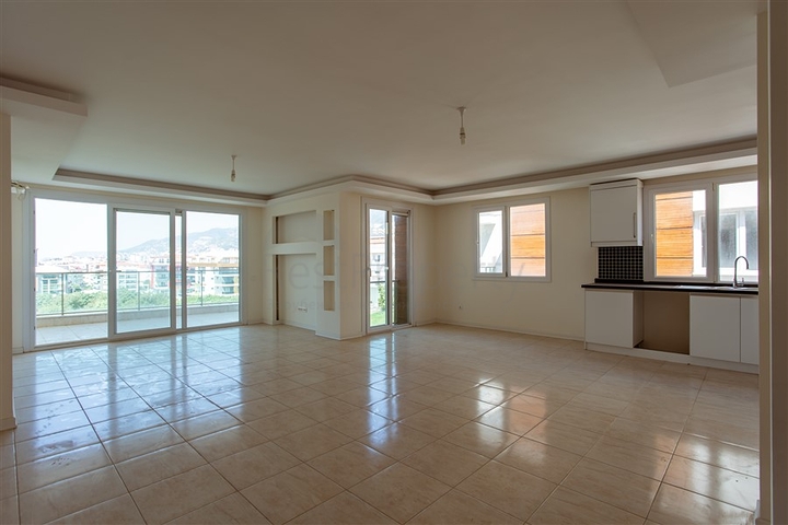 دوبلكس واسعة - مجمع عائلي بامتياز - في منطقة اوبا / الانيا 