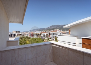 دوبلكس واسعة - مجمع عائلي بامتياز - في منطقة اوبا / الانيا 