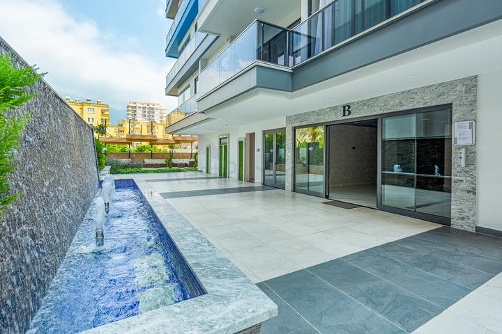 ضمن مجمع فاخر -اول صف على البحر - شقة غرفتين وصالة - مهموتلار / الانيا 