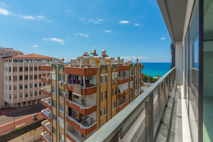 ضمن مجمع فاخر -اول صف على البحر - شقة غرفتين وصالة - مهموتلار / الانيا 