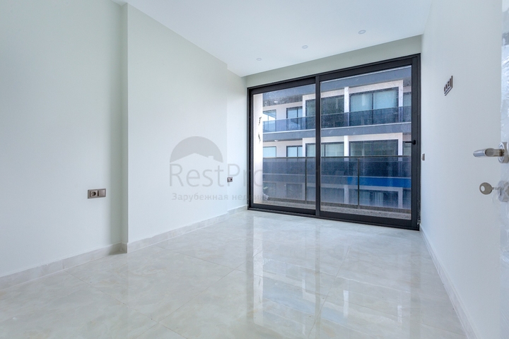 ضمن مجمع فاخر -اول صف على البحر - شقة غرفتين وصالة - مهموتلار / الانيا 